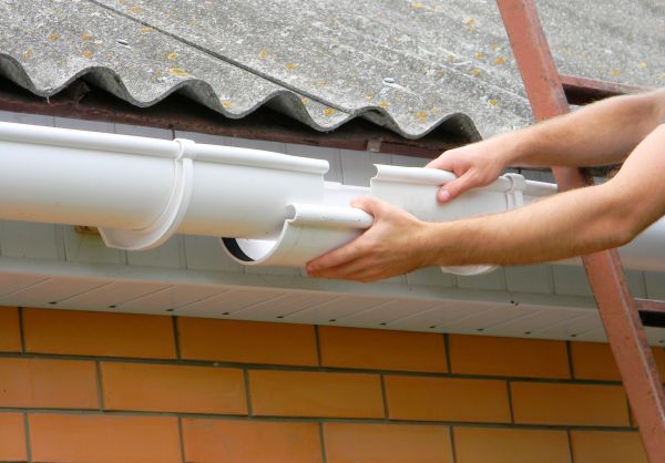 Cost of Gutter Hanging in Dothan